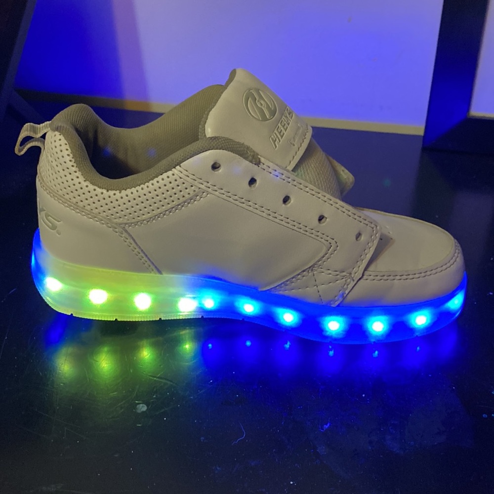 White rechargeable light up Heelys- youth size 3